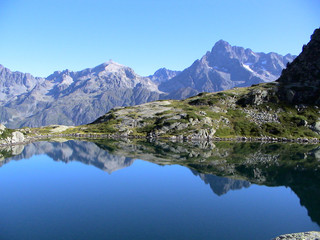 lac dans les hautes alpes