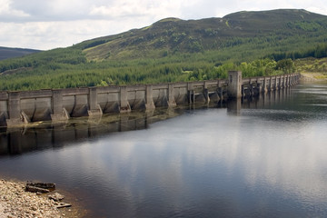 dam reflections at errochty 2
