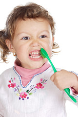 girl cleaning the teeth