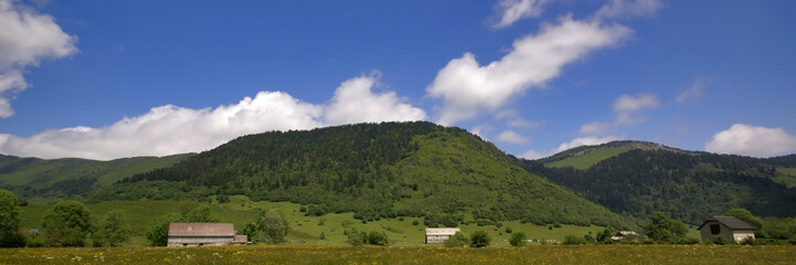 les collines et le ciel