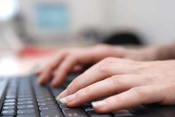 woman hands typing on laptop keyboard - obrazy, fototapety, plakaty