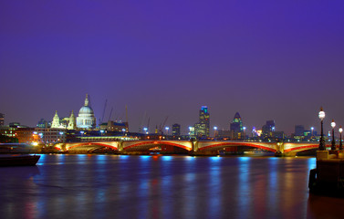Fototapeta na wymiar London river scene by night