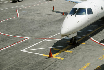 commuter jet on taxiway