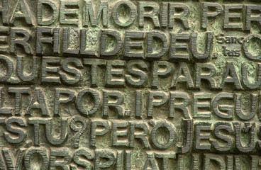 lettres au mur