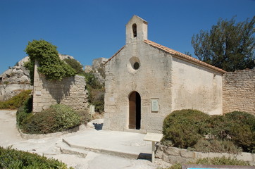 Fototapeta na wymiar chapelle provencale