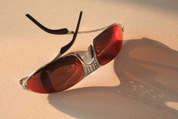 rote sonnebrille