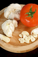 garlic and tomato
