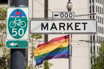 Foto auf Acrylglas Sign for Market street and Gay pride flag © Rafael Ramirez