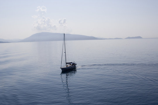 Fototapeta sea and yacht