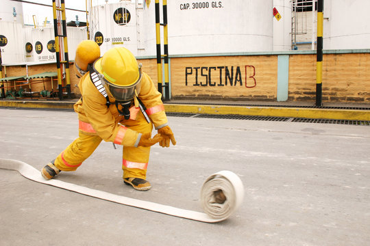 Bombero en acci&oacute;n