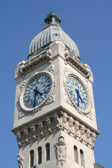 Fototapeta na wymiar Paris: Gare de Lyon clocktower