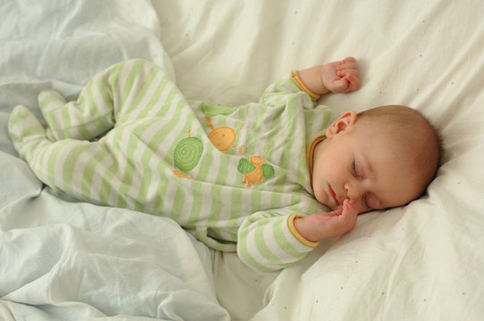 b&eacute;b&eacute; en train de dormir
