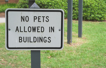 A sign stating No Pets Allowed In Building