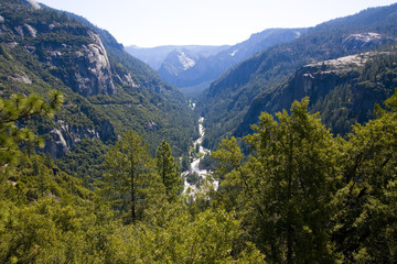 Fototapeta na wymiar Yosemite Water Falls w Park Narodowy Yosemite