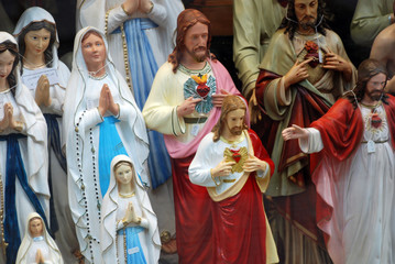 A lot of Maria and Jezus statues in a shop  © danieldefotograaf
