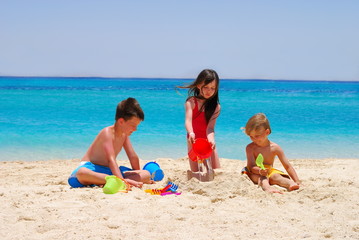 Naklejka premium children on the beach