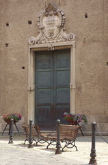 Fototapeta na wymiar Porta di chiesa barocca