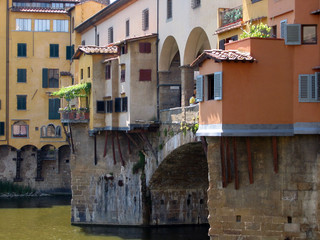 Fototapeta na wymiar Szczegóły sklepów naprzeciwko Ponte Vecchio
