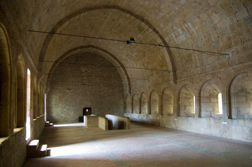Obraz premium Réfectoire de monastère, style roman