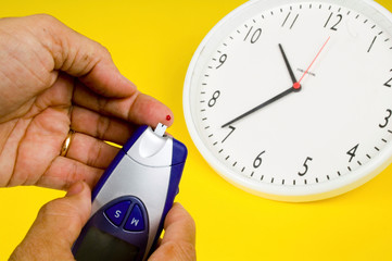 Diabetes patient, controlling its glicemia