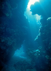 Fototapeta na wymiar Underwater crack