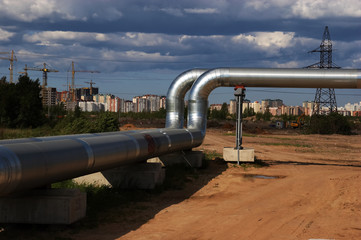 Compensatory bend of a gas main