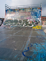 Close up of a ramp at a skate park - obrazy, fototapety, plakaty