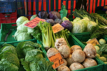 Gem&uuml;severkauf auf dem Wochenmarkt
