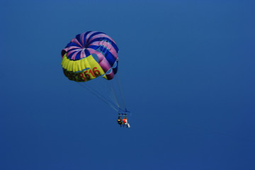 Fototapeta na wymiar Parachute ascensionnel