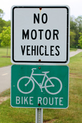 No motor vehicles sign at the begining of a bike trail