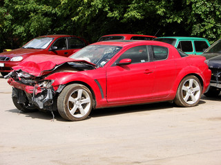 Obraz na płótnie Canvas Wypadek auto, ciężarówka uderza z przodu po prawej