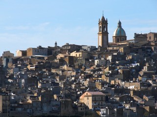 Obraz premium Caltagirone campanile e cupola del Duomo