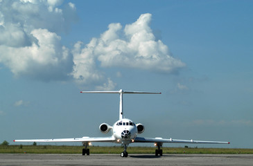 Fototapeta na wymiar The image of the plane on a runway 0i