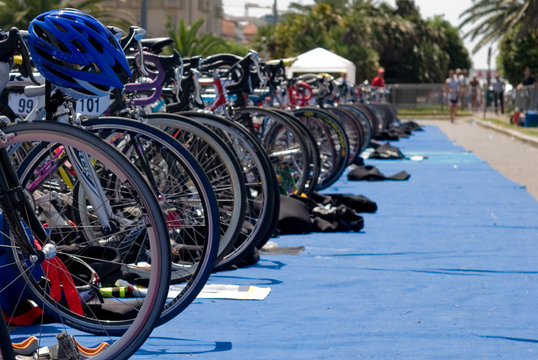 Fototapeta Group of Bikes' wheels in a row  in a triathlon competition.