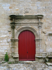 Fototapeta na wymiar Porte de maison bretonne rouge