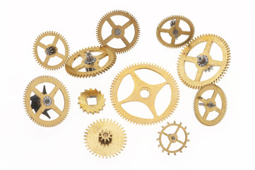 viele alte kleine Zahnräder und einige greifen ineinander