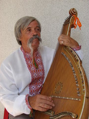 Obraz premium Senior ukrainian musician with bandura 9