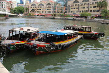 Fototapeta premium Tourist boat and river in the city 