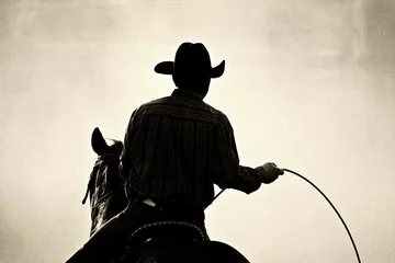 Papier Peint photo autocollant Amérique centrale Cowboy au rodéo - tourné en contre-jour contre la poussière, grain ajouté