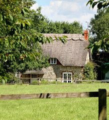 Fototapeta na wymiar Idyllic Rural Thatched English Cottage