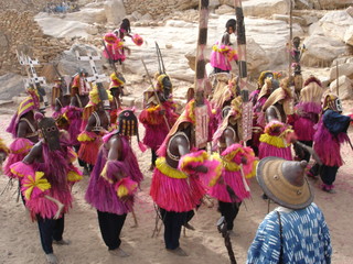 Danse des masques à Tireli (Pays Dogon, Mali) - obrazy, fototapety, plakaty