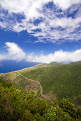 Fototapeta na wymiar blick über nordküste von La Palma und Atlantik auf wolkenhöhe