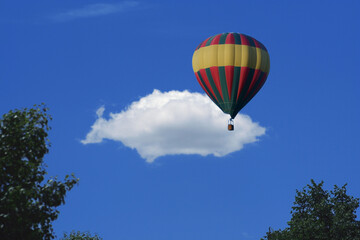 Fototapeta na wymiar Hot air balloon and Clouds