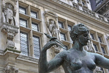 Fototapeta na wymiar Paris Classic Statue