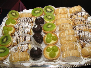 Dessert tray with kiwi fruit tarts
