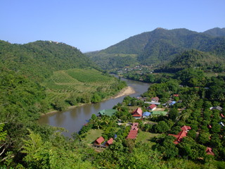 Montagne et village, Thailande