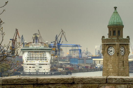hamburg landungsbr&uuml;cken