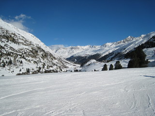 Fototapeta na wymiar Skigebiet - skiing area