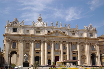 Fototapeta na wymiar cathedral facade in vatican