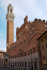 Fototapeta na wymiar włoski fasada katedry i wieży